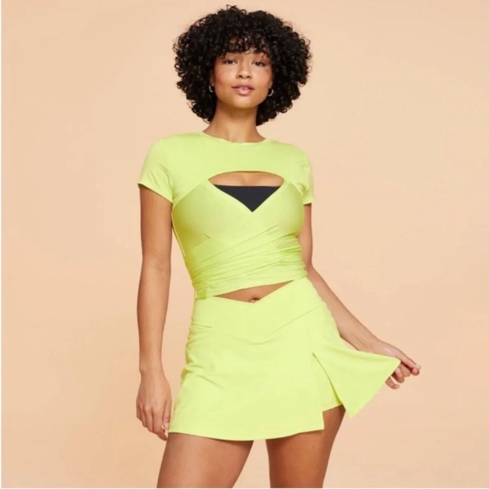 Blogilates Reversible Bow Back Tee - Picture 5 of 7